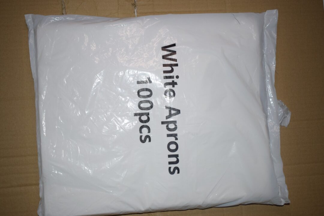 Disposable Medical Aprons(100 aprons per pack)